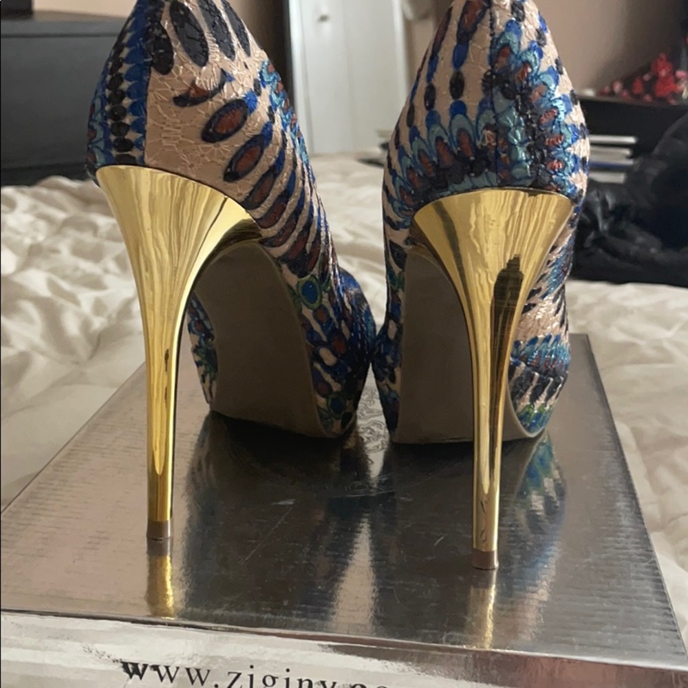 Heels - Picture 3 of 4